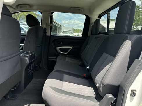 Used 2021 Nissan Titan SV w/ SV Convenience Package RWD image 4