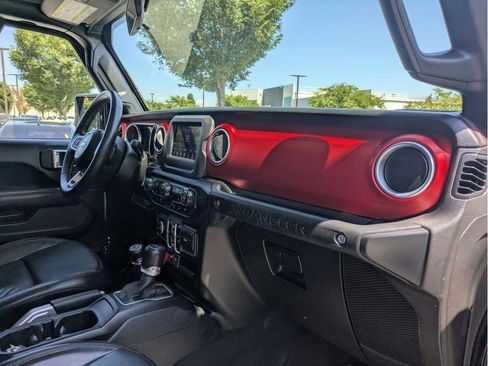 Used 2018 Jeep Wrangler Unlimited Rubicon image 32