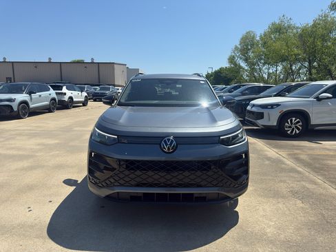 New 2026 Volkswagen Tiguan SE R-Line FWD image 2