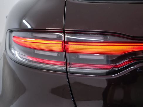 Certified 2024 Porsche Macan AWD/4WD image 11
