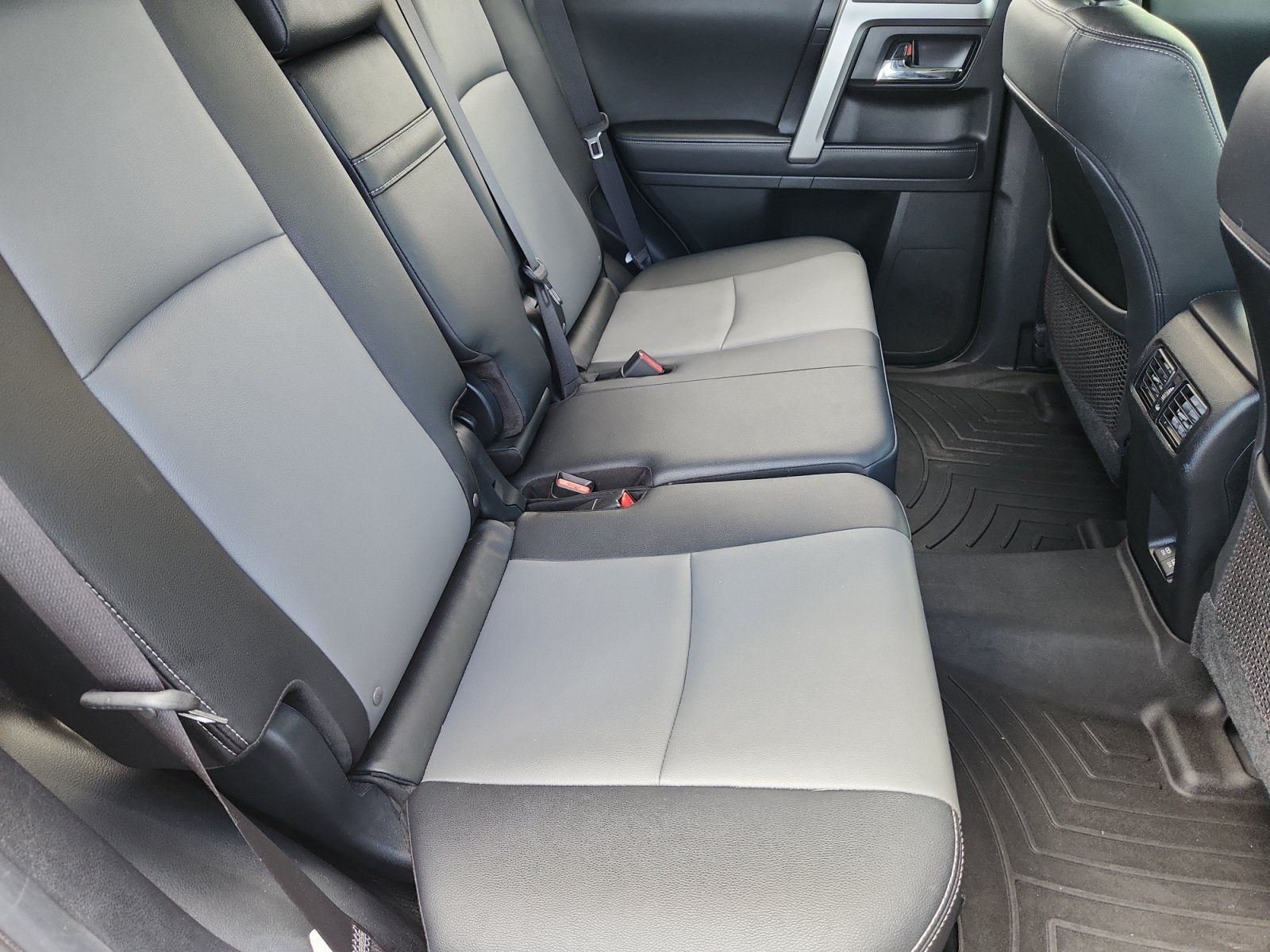 Used 2020 Toyota 4Runner SR5 Premium w/ Moonroof Package AWD/4WD image 18