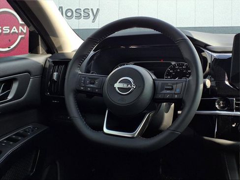 New 2025 Nissan Pathfinder SV image 14