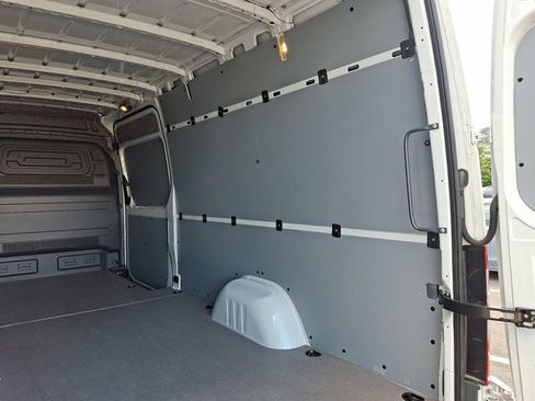 Used 2024 Mercedes-Benz Sprinter 2500 image 40