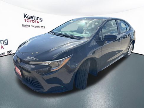 Used 2025 Toyota Corolla LE image 3