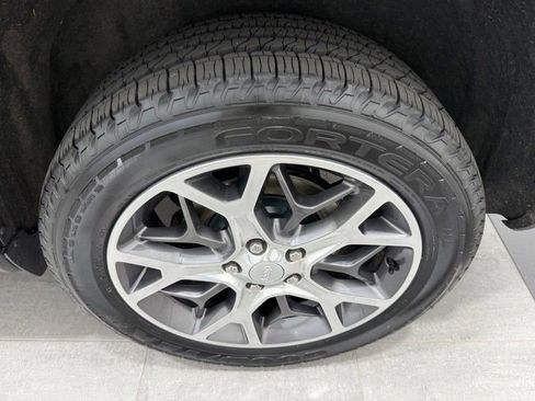 Used 2019 Jeep Grand Cherokee Limited w/ Trailer Tow Group IV image 5