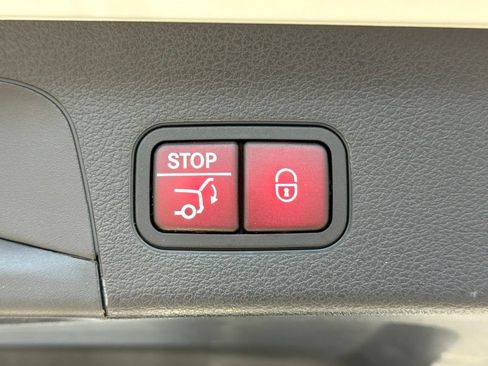Used 2024 Mercedes-Benz GLS 450 4MATIC image 16