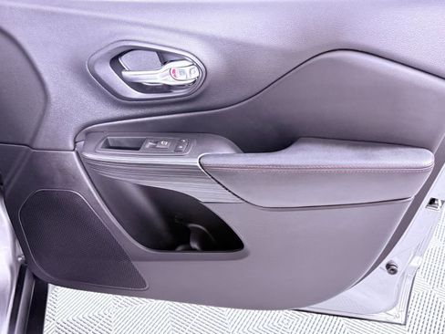 Used 2015 Jeep Cherokee Trailhawk w/ Comfort/Convenience Group image 25