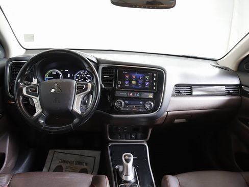 Used 2018 Mitsubishi Outlander SEL image 15