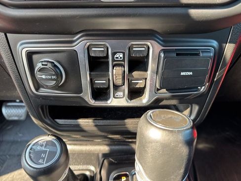 Used 2021 Jeep Wrangler Unlimited Sahara AWD/4WD image 37