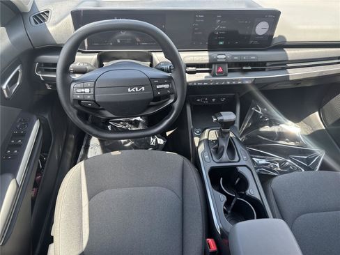 Used 2025 Kia K4 FWD image 14