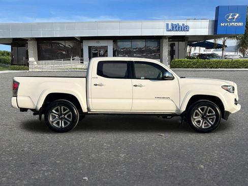Used 2017 Toyota Tacoma Limited image 8