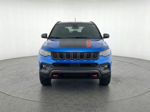 Used 2025 Jeep Compass Trailhawk AWD/4WD image 2