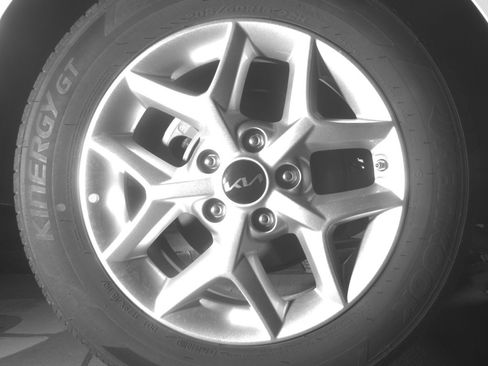 Used 2025 Kia Soul LX w/ LX Technology Package FWD image 15