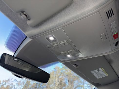 Used 2024 Volkswagen Tiguan SE image 24