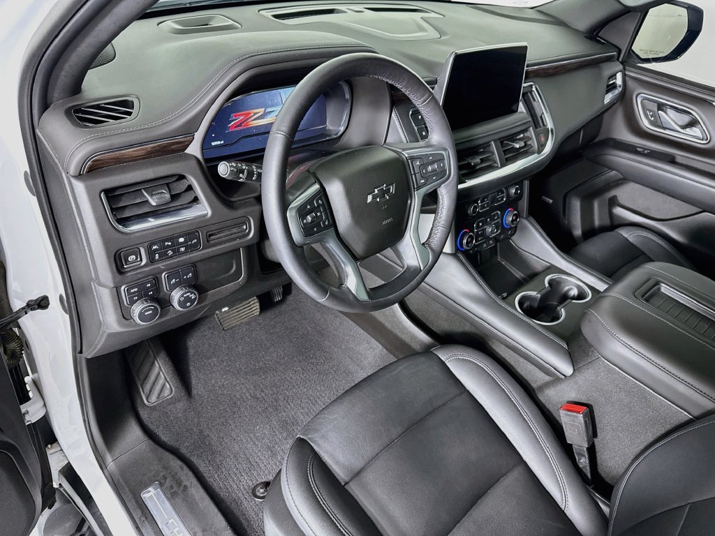 Used 2022 Chevrolet Tahoe Z71 w/ Luxury Package AWD/4WD image 9