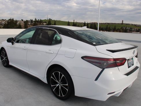 Certified 2020 Toyota Camry SE w/ Convenience Package image 5