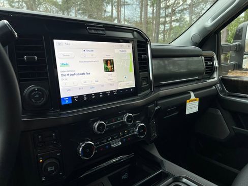 New 2026 Ford F250 Lariat w/ Black Appearance Package image 15