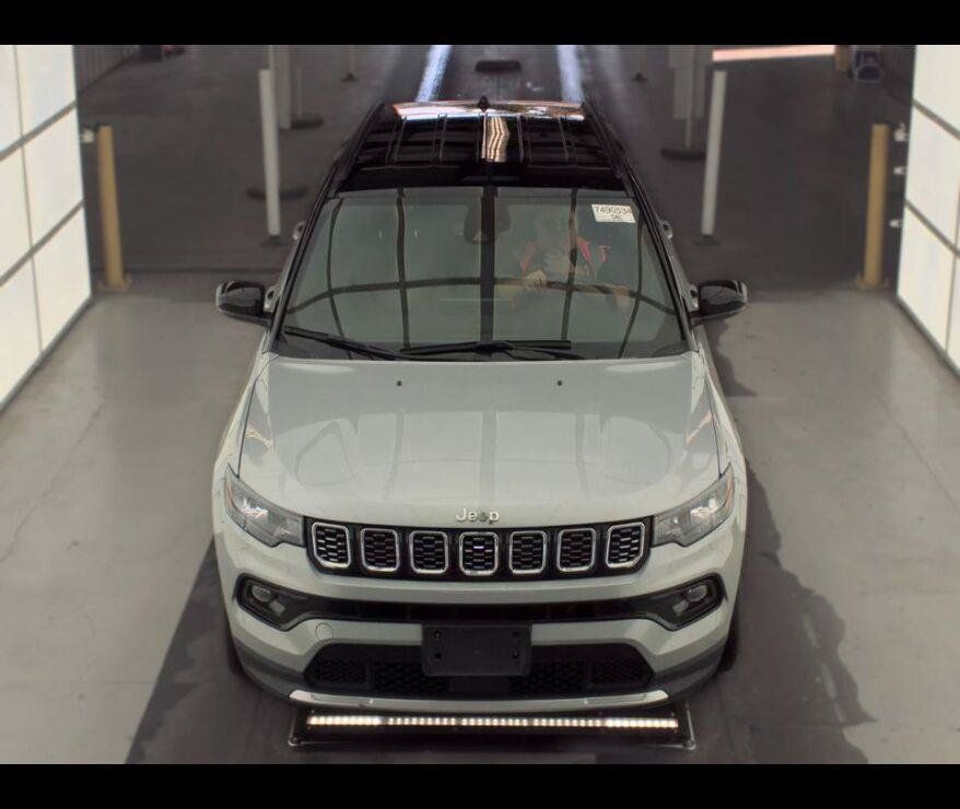 Used 2025 Jeep Compass Limited AWD/4WD image 8