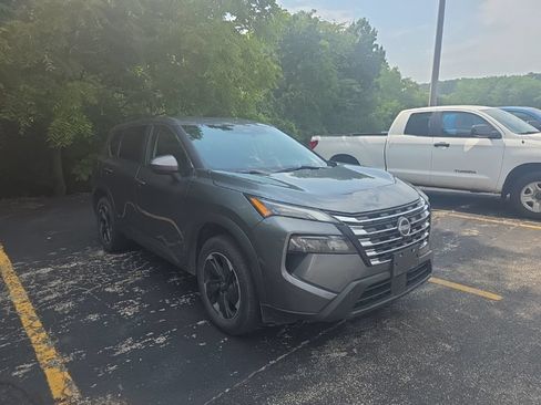 Used 2024 Nissan Rogue SV FWD image 3