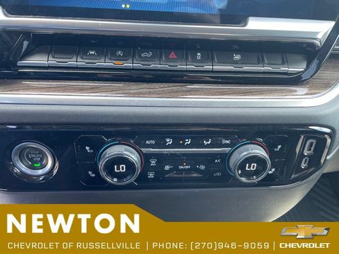 Used 2022 Chevrolet Silverado 1500 LT AWD/4WD image 7