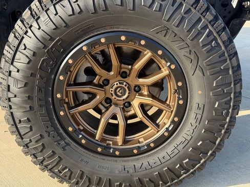 Used 2025 Jeep Wrangler Sport image 9