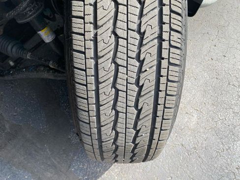 Used 2025 Chevrolet Silverado 1500 W/T image 32