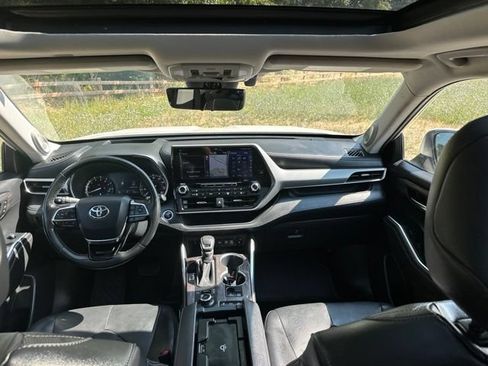 Used 2020 Toyota Highlander Platinum AWD/4WD image 31