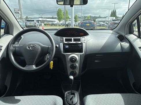Used 2010 Toyota Yaris 4-Door Hatchback FWD image 11
