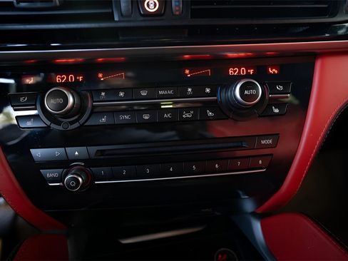 Used 2017 BMW X6 M image 39