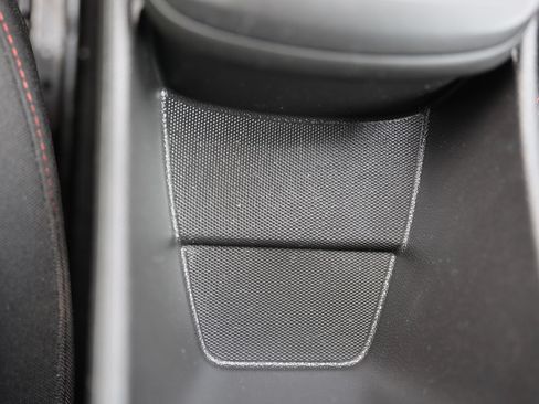 Used 2025 Chevrolet Trax RS FWD image 32