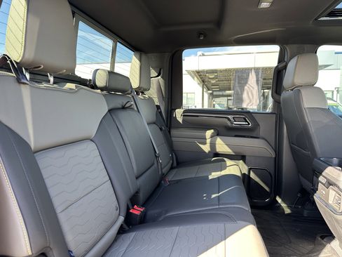 Used 2024 Chevrolet Silverado 2500 ZR2 w/ Technology Package image 26