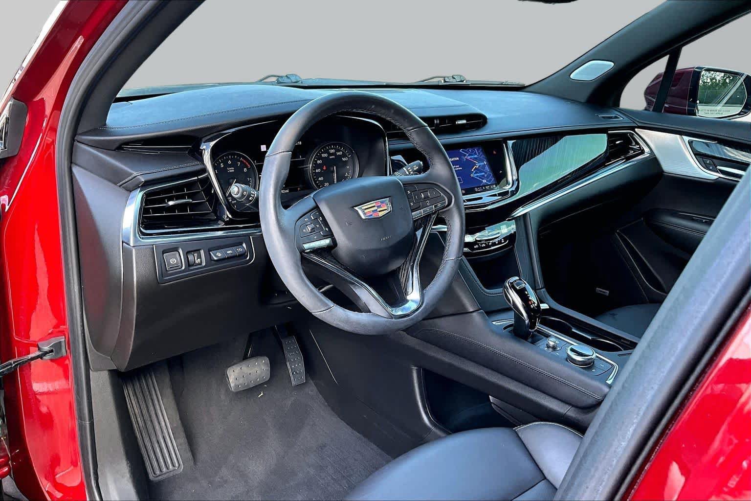 Used 2023 Cadillac XT6 Premium Luxury w/ Technology Package FWD image 18