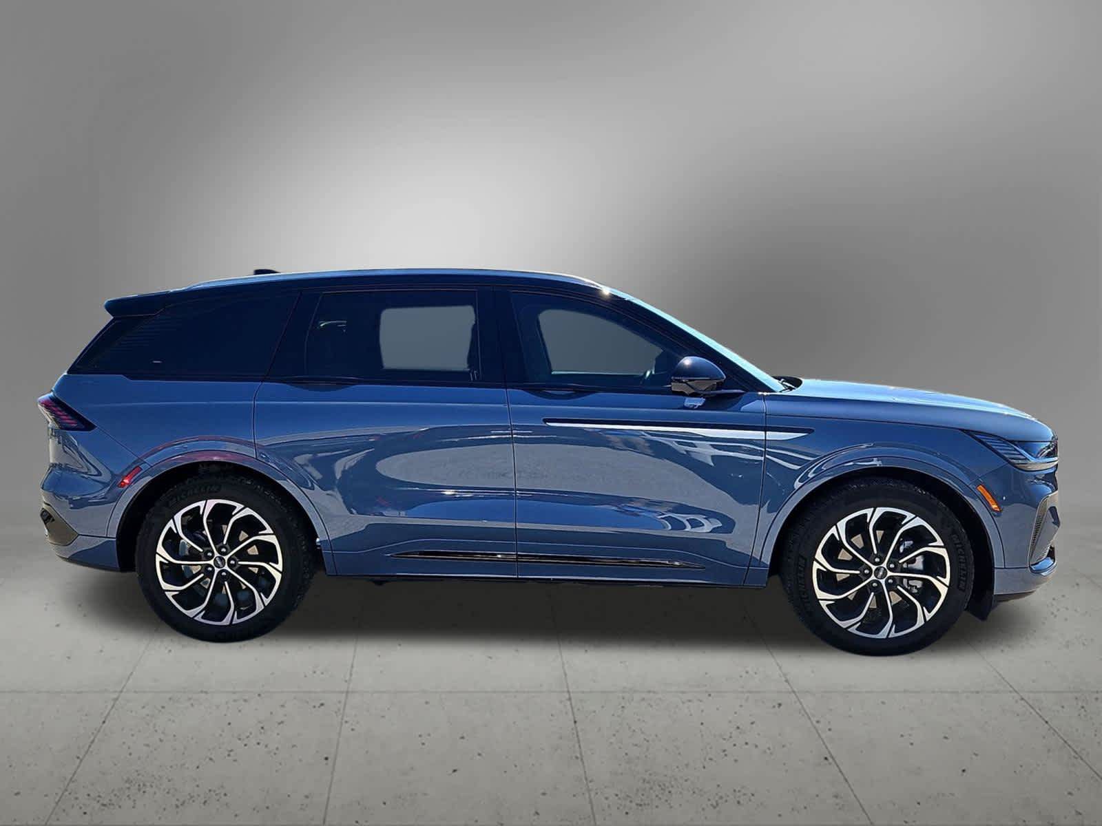 Used 2025 Lincoln Nautilus Reserve AWD/4WD image 7