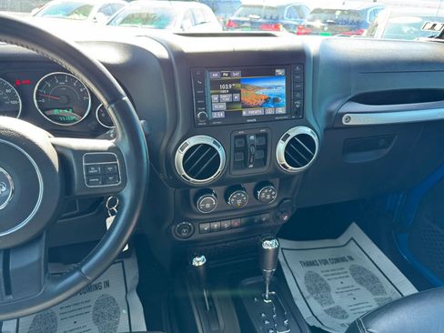 Used 2016 Jeep Wrangler Unlimited Rubicon w/ Connectivity Group AWD/4WD image 26