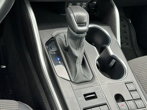 Used 2024 Toyota Highlander LE image 21