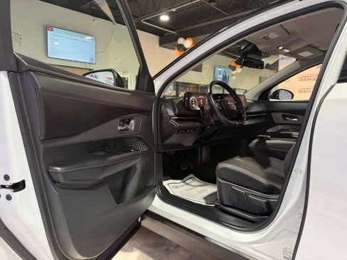 Used 2023 Nissan Ariya FWD image 30