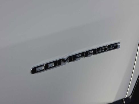 Used 2022 Jeep Compass Latitude image 11