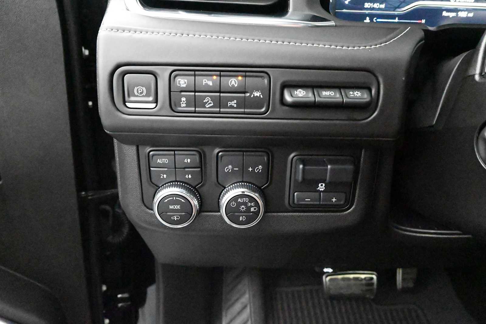 Used 2023 GMC Yukon XL Denali Ultimate AWD/4WD image 13
