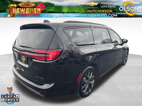 Used 2025 Chrysler Pacifica Limited image 5