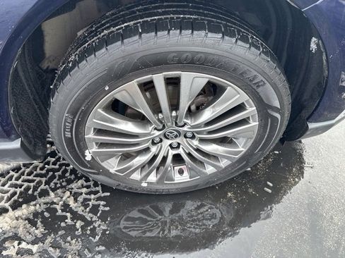 Used 2022 Toyota Venza image 21