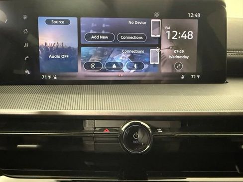 Used 2025 Nissan Murano SV FWD image 19