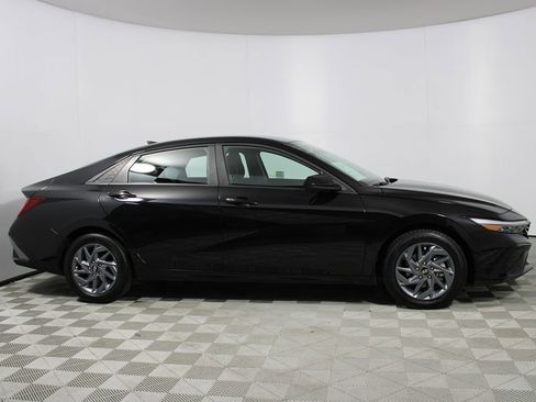 Used 2024 Hyundai Elantra Blue image 33