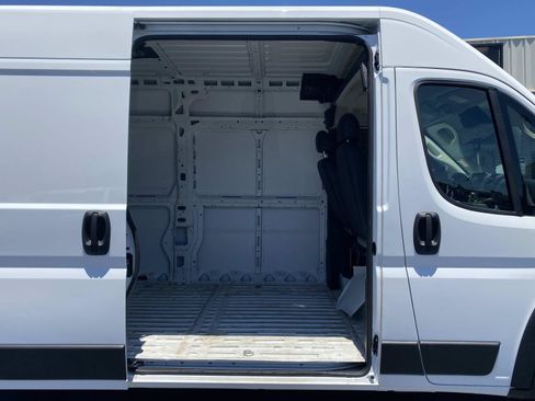 Used 2025 RAM ProMaster 2500 w/ Convenience Group FWD image 18