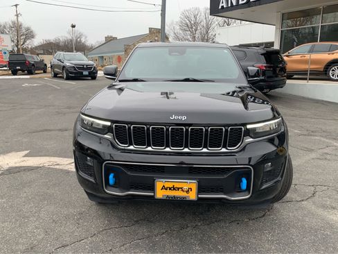 Used 2022 Jeep Grand Cherokee Overland image 2