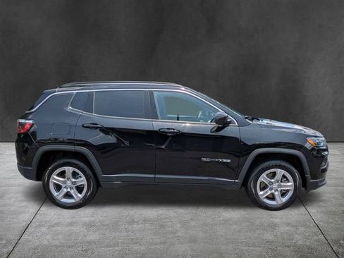 Used 2024 Jeep Compass Latitude AWD/4WD image 3