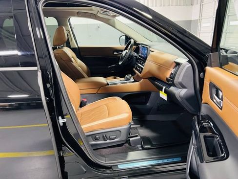New 2026 Nissan Pathfinder Platinum FWD image 36