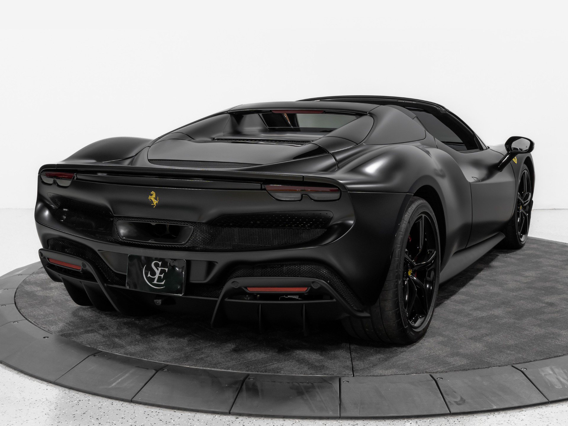 Used 2023 Ferrari 296 GTS RWD image 8