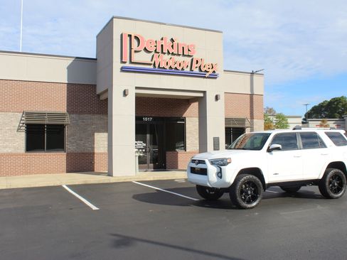 Used 2020 Toyota 4Runner SR5 image 36