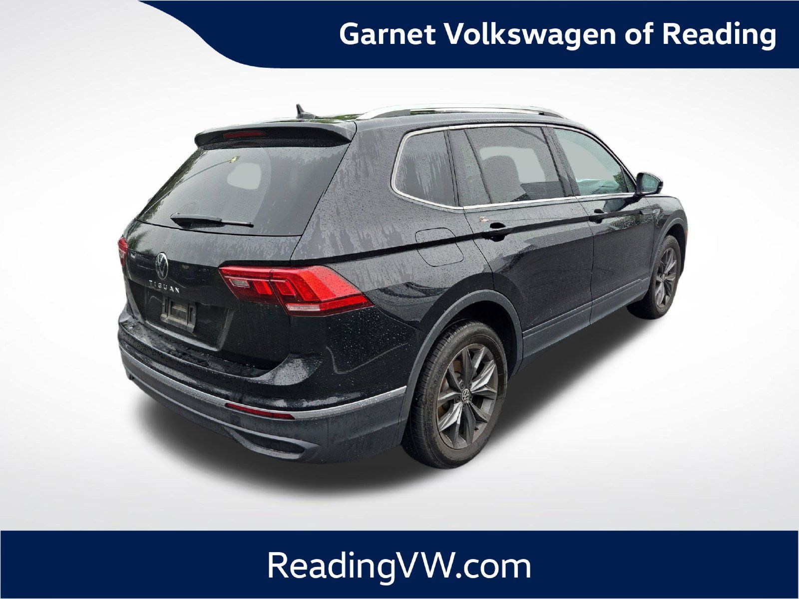 Used 2023 Volkswagen Tiguan SE w/ Panoramic Sunroof Package FWD image 5