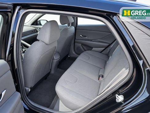 Used 2021 Hyundai Elantra SE FWD image 13